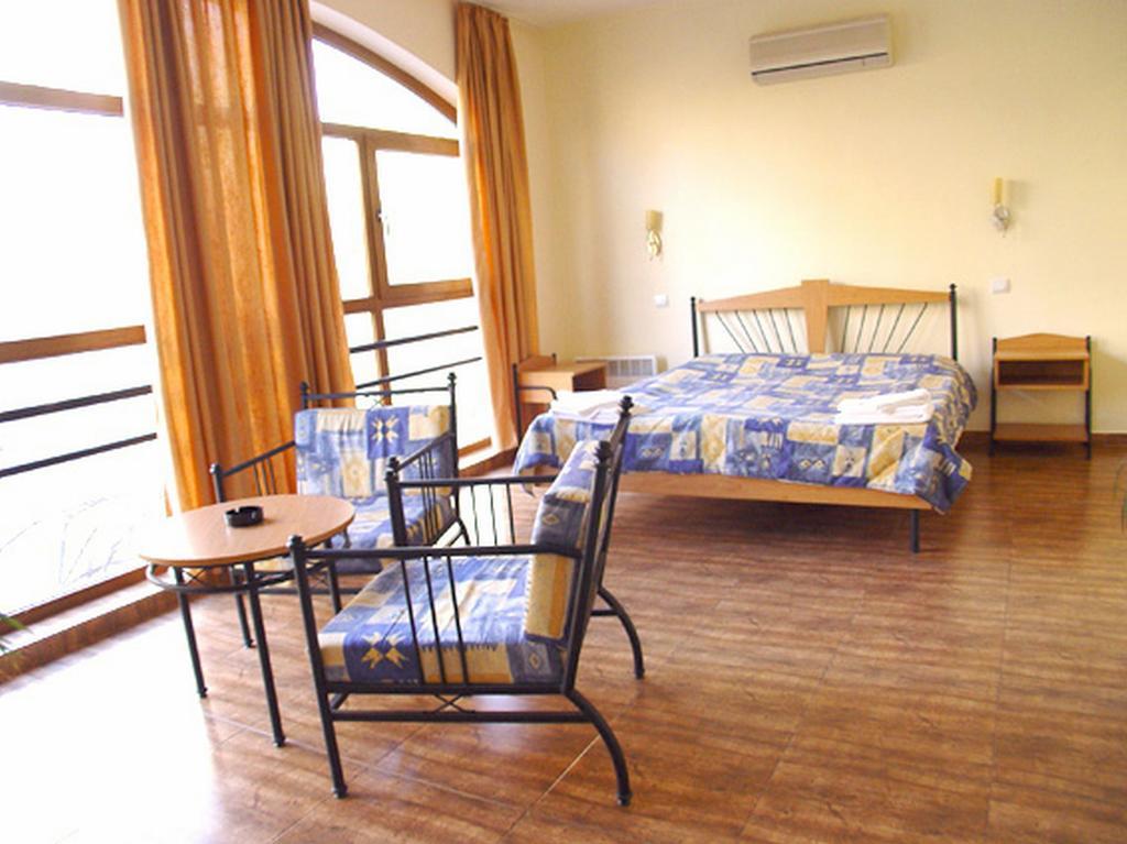 Central Family Hotel CChaskovo Rum bild