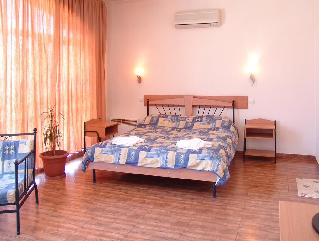 Central Family Hotel CChaskovo Rum bild