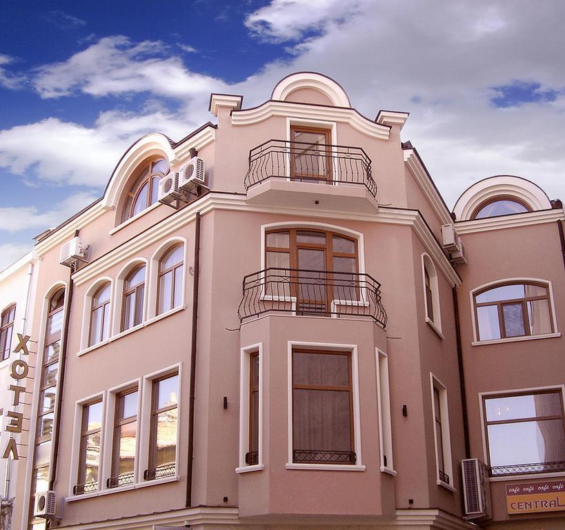 Central Family Hotel CChaskovo Exteriör bild